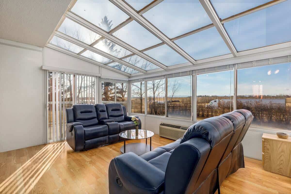 Téléviseur, foyer, bureau