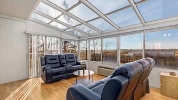 Téléviseur, foyer, bureau