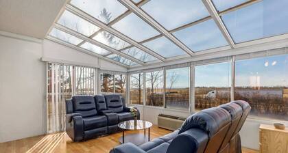 Acreage | 3 King Beds + Ensuites | Fireplace | AC