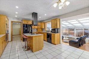 Fridge, microwave, oven, stovetop - Acreage | 3 King Beds + Ensuites | Fireplace | AC (Calgary)