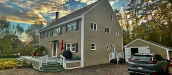 Romantic Coastal Escape near Harbor