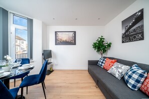 TV - Elegant 1Br Flat w/Private Garden Nr Station (London)