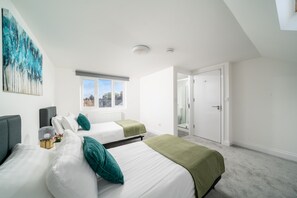 2 bedrooms, iron/ironing board, Internet, bed sheets - Excellent 2Br Flat, Wood Green, Nr Tube (London)