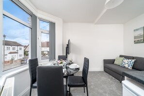 TV - Excellent 2Br Flat, Wood Green, Nr Tube (London)