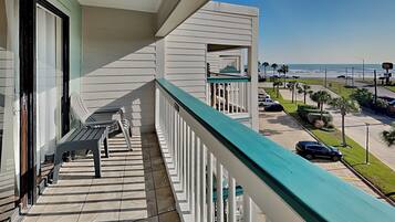 Condo (1 Bedroom) | Front of property