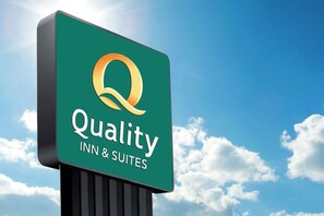 Exterior detail - Quality Inn & Suites Decatur - Priceville I-65 (Decatur)
