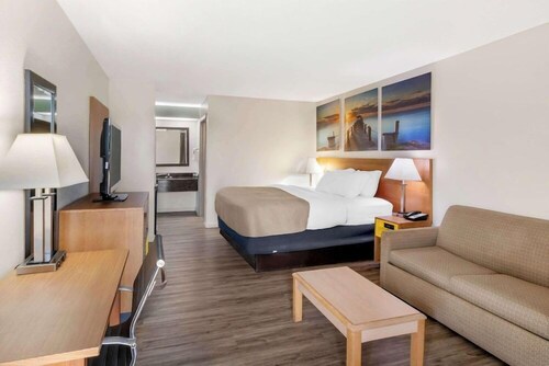 Quality Inn & Suites Decatur - Priceville I-65