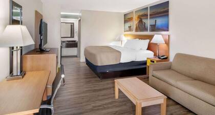 Quality Inn & Suites Decatur - Priceville I-65