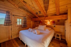 Travel cot, bed sheets