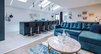 Incredible Home, Games Room, Sleeps 8, Parking Inc