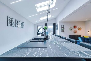 Interior - Incredible Home, Games Room, Sleeps 8, Parking Inc (Cheshire West and Chester)