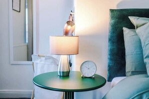 Iron/ironing board, travel cot, free WiFi, bed sheets - 3 Bed Home | Sleeps 8 | Parking | Near City Centre (Greater Manchester)