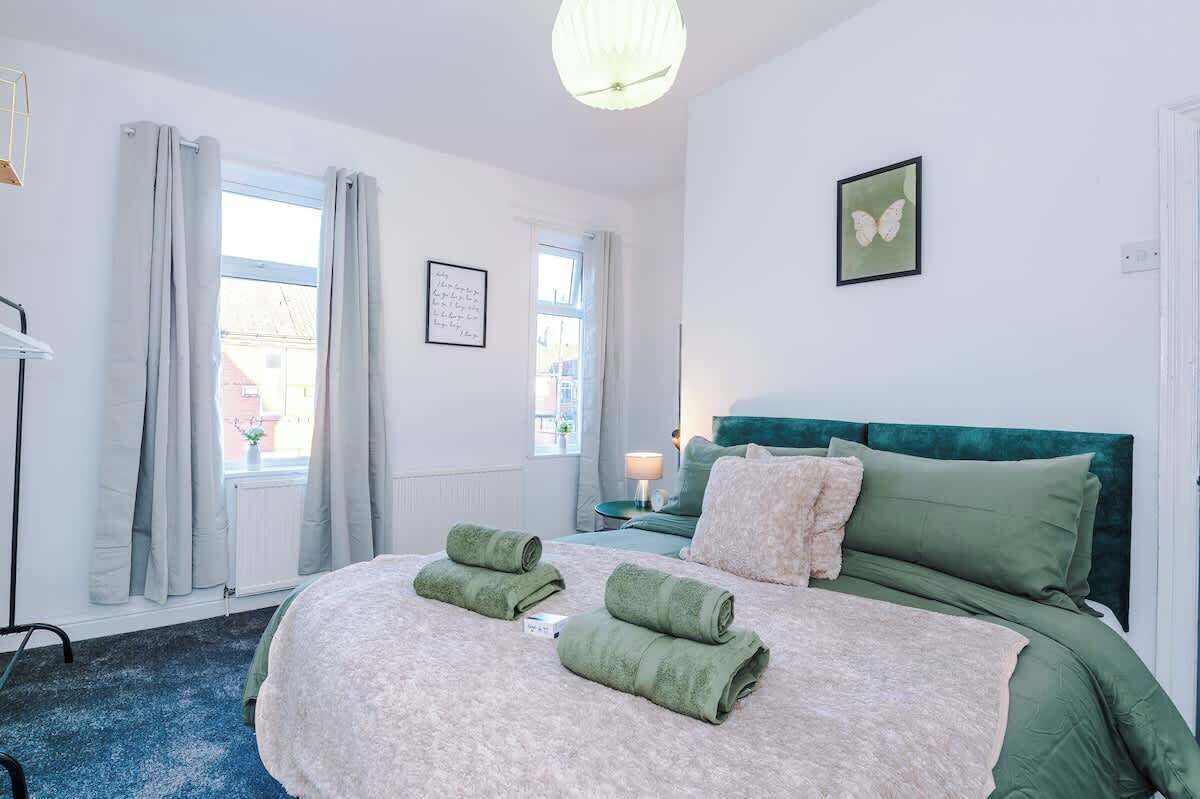 Iron/ironing board, travel crib, free WiFi, bed sheets