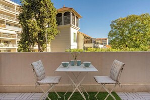 Outdoor dining - L'Écrin de douceur avec 2 terrasses (Cannes)