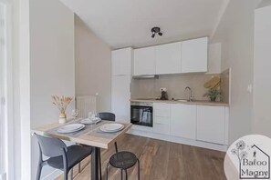 ثلاجة، ميكروويف، فرن، موقد طهي مسطح