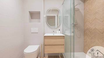 Secador de pelo y toallas