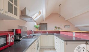 雪櫃、微波爐、焗爐、爐具