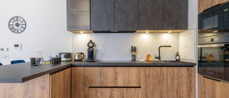 Fridge, microwave, oven, stovetop