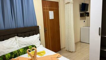 Standard Quadruple Room | Desk, free WiFi