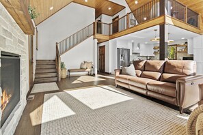 Smart-TV, Kamin, DVD-Player