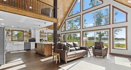 Cozy cabin in the woods with peaceful views - 4 bedrooms!