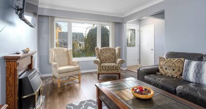 Comfortable 3 bedroom unit on a quiet street,close to downtown