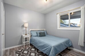 3 bedrooms, iron/ironing board, WiFi, bed sheets - Comfortable 3 bedroom unit on a quiet street,close to downtown (Guelph)
