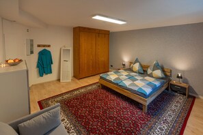 1 habitación, tabla de planchar con plancha, wifi y ropa de cama 
