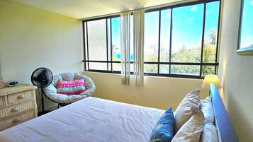 2 Schlafzimmer, Schreibtisch, Bügeleisen/Bügelbrett, Reisekinderbett