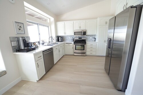 Marvelous 4-bedroom villa with Mountain Views in Santa Clarita