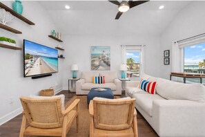 Smart TV, books - Galveston Retreat | Covered Deck | Hot Tub | Sleeps 7 | Pet-Friendly (Galveston)