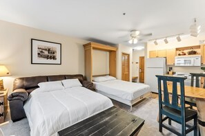 Iron/ironing board, WiFi, bed sheets