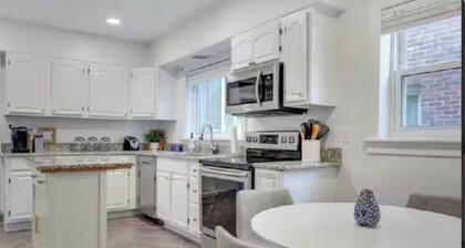 Delightful 4-bedroom house right outside of Beautiful Downtown Raleigh!