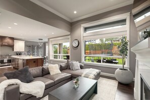 Smart-TV, Kamin, Videospiele, Bücher