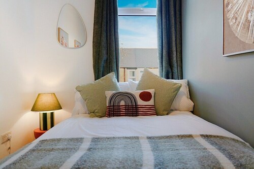 New! 4BR in Raby Gardens