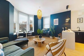 TV - High-Spec Hartlepool 3 Bed | Walk to Marina & Town (Hartlepool)