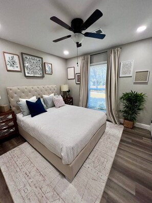 2 عدّة غرف نوم ومكواة/لوح كي وواي فاي وملاءات أسرّة