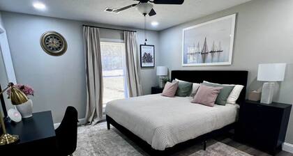 Charming 3-bedroom house with AC, fitness room in fabulous Greenville