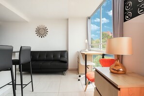 Living area - Staynova Comfortable Loft in El Poblado (Medellín)