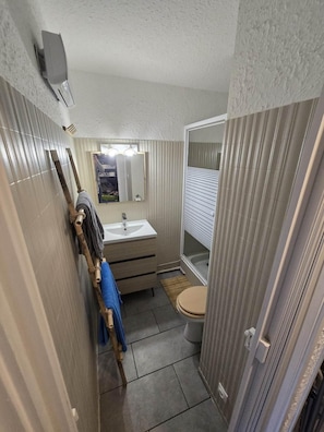 Bathroom - 300m from ski slopes, view mountain, balcony, tv, 21m², Pra Loup (Pra Loup)