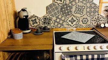 Micro-ondes, four, plaque de cuisson