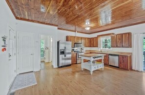 Mikrobølgeovn, ovn, kogeplade, opvaskemaskine