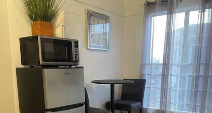 Mid-City Top Floor Studio