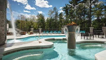 3 piscines couvertes, piscine extérieure (ouverte en saison)