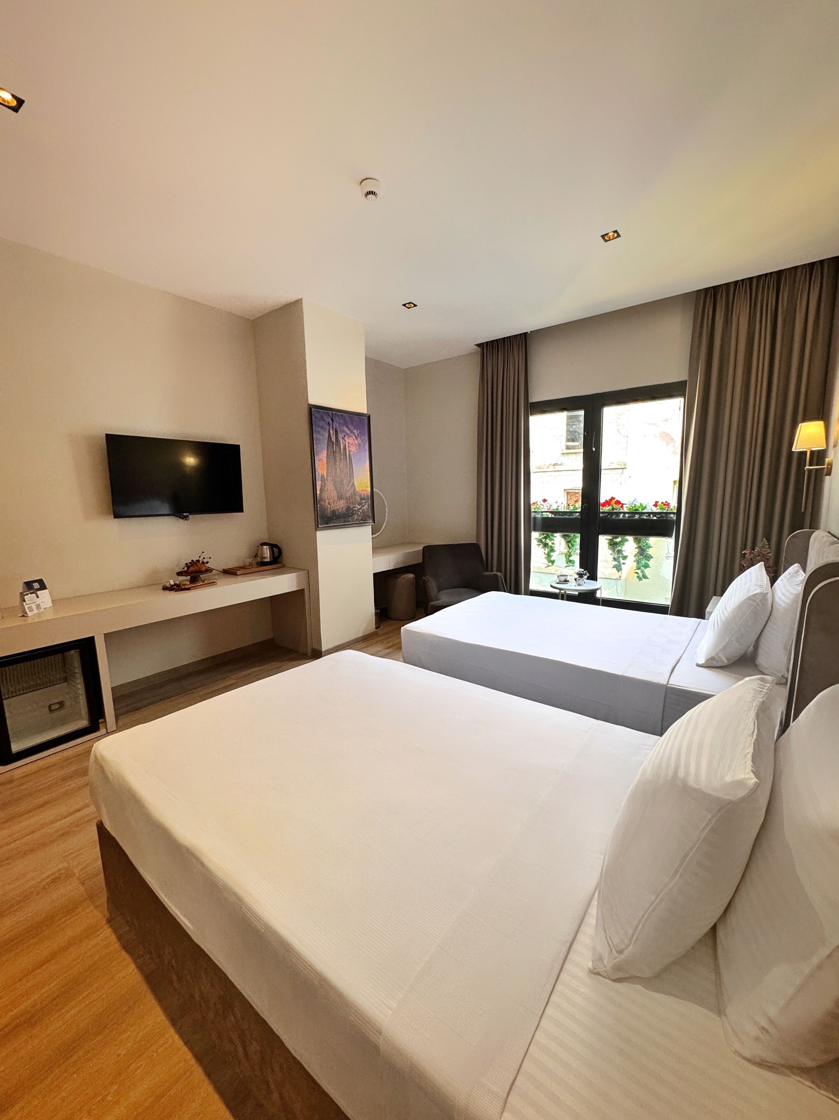 Habitación Deluxe con 2 camas individuales | Ropa de cama de alta calidad y minibar 