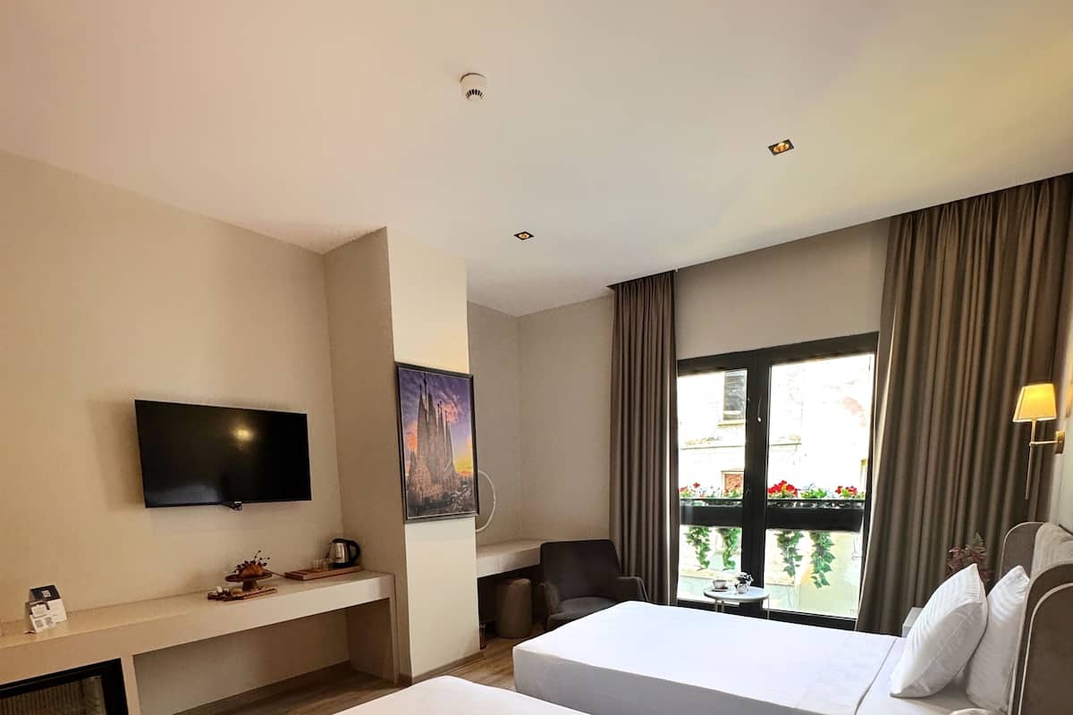 Deluxe Twin Room | Premium bedding, minibar, in-room safe, soundproofing
