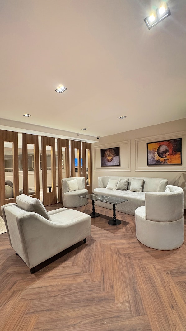 Morgenmadsbuffet hver dag (10 EUR pr. person)