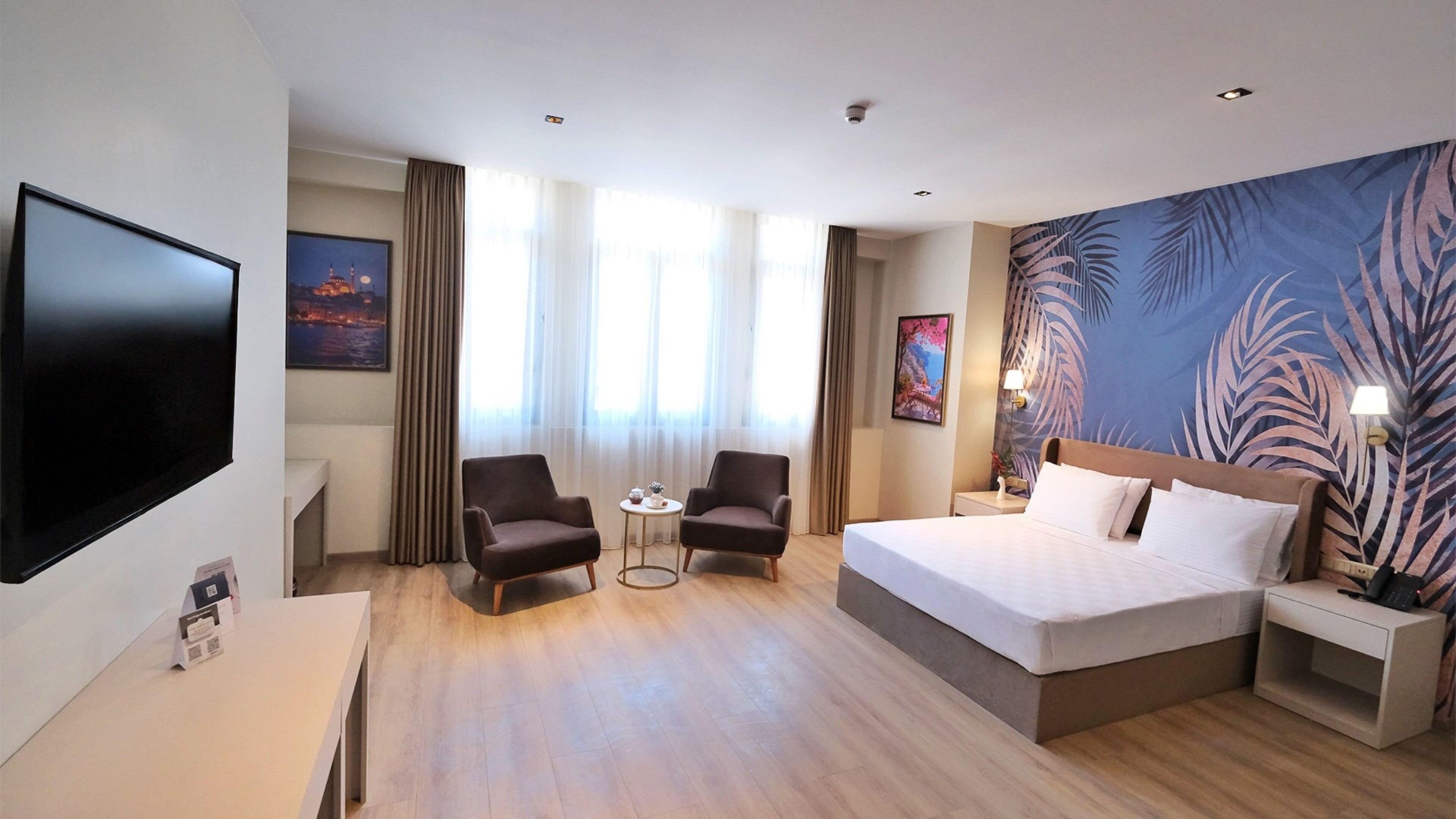 Suite ejecutiva | Ropa de cama de alta calidad y minibar 