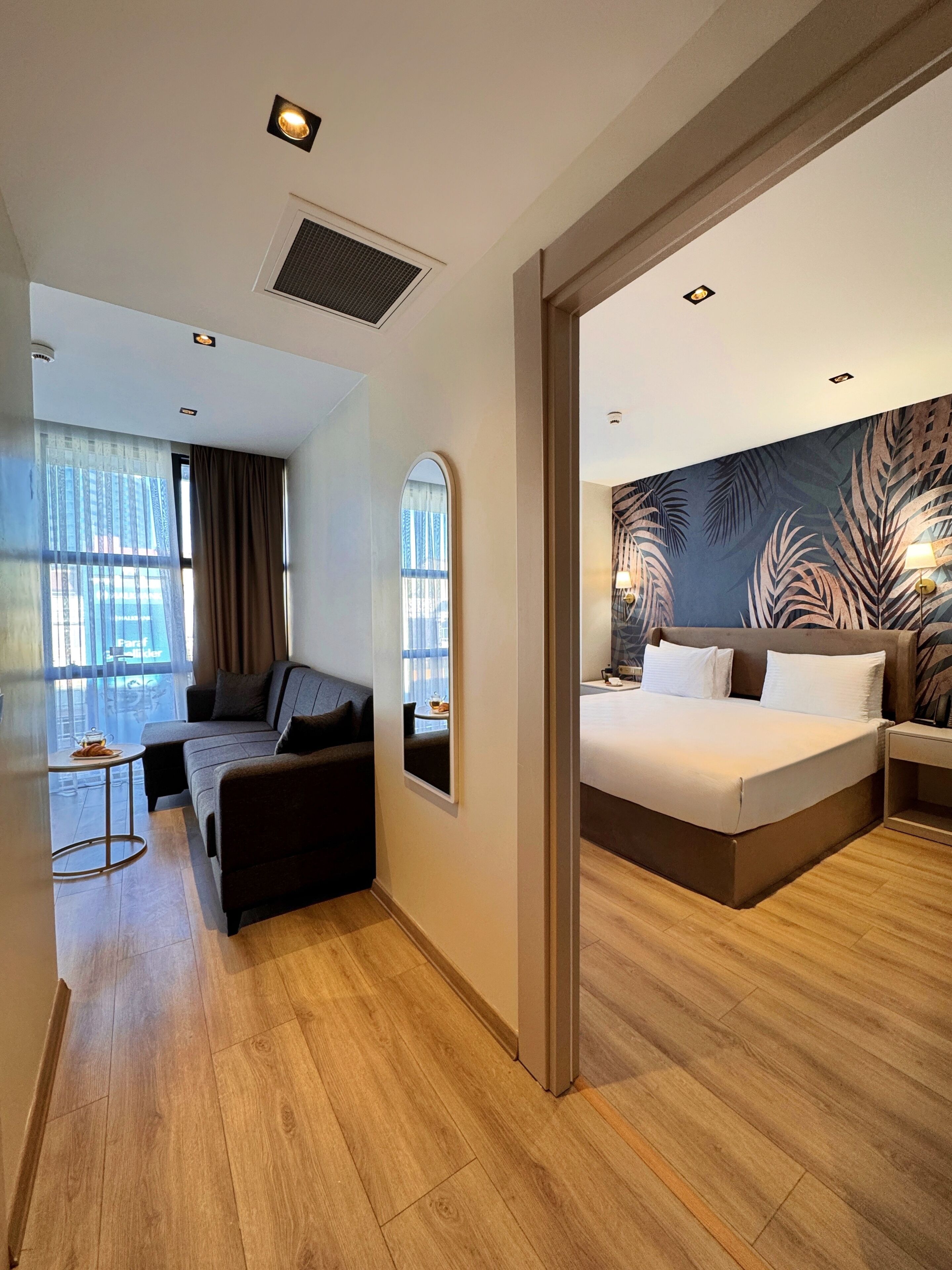 Ropa de cama de alta calidad y minibar 