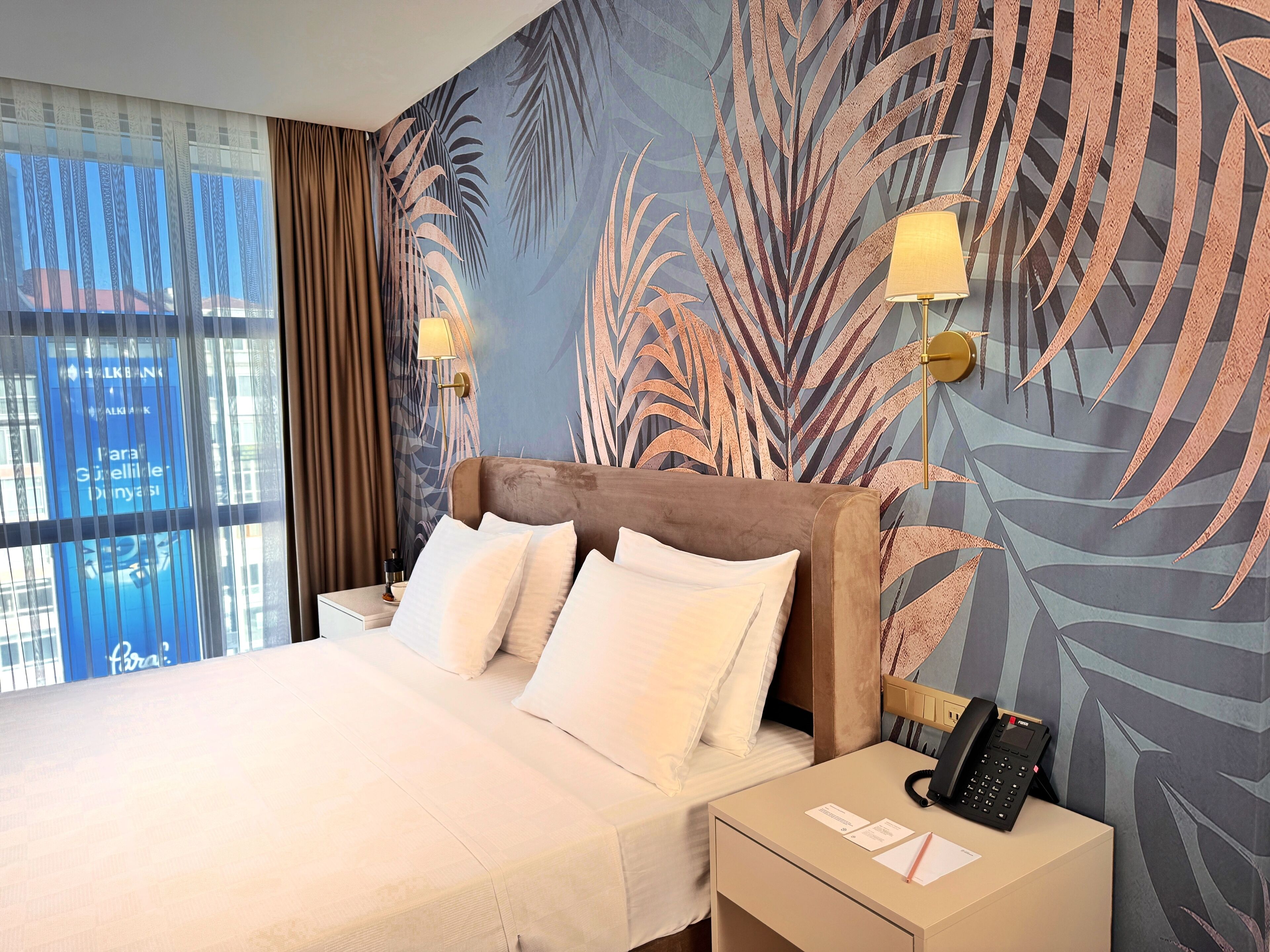 Deluxe Room | Premium bedding, minibar, in-room safe, soundproofing